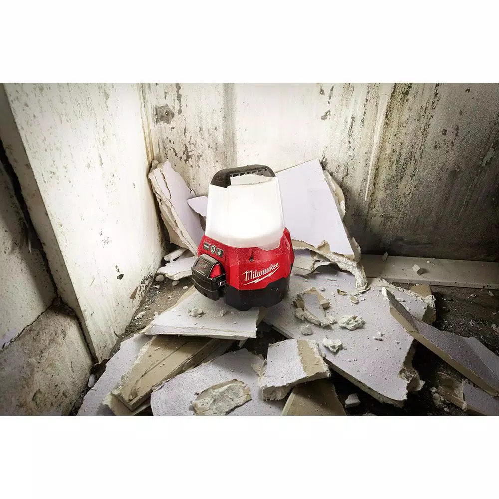 Milwaukee M18 RADIUS Compact Site Light with Flood Mode, 2200 Lumens (Tool-Only)
