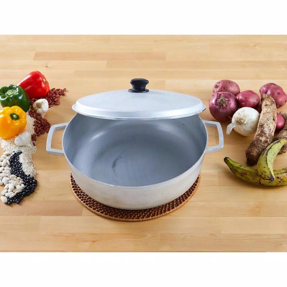 IMUSA 17.9 qt. Cast Aluminum Caldero with Natural Finish and Tight Fitting Lid