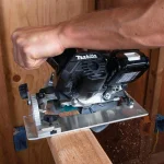 Makita 18V LXT Sub-Compact Brushless 6-1/2" Cordless Circular Saw Kit (2.0 Ah) thumbnail 4