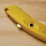 Stanley 7 in. Aluminum Swivel-Lock Retractable Utility Knife with Internal Blade Storage thumbnail 5