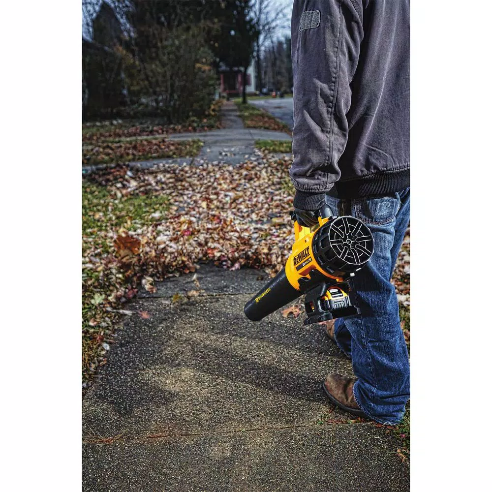 DEWALT 20V MAX Cordless String Trimmer and Blower Combo Kit with 4.0 Ah Battery and Charger