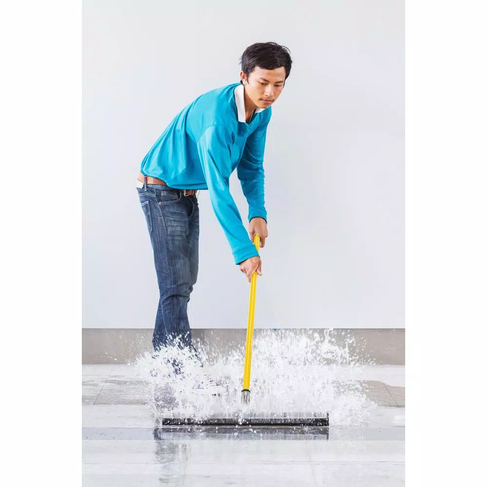 Alpine Industries 18 in. Dual Moss Rubber Professional Locking Floor Squeegee with 50 in. Steel Handle