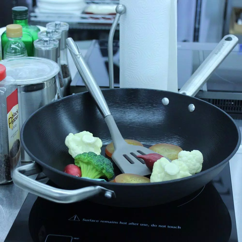 BergHOFF Geminis 12.5 in. Spun Cast Iron Wok and 7 in. Cleaver Set with Non-Stick Ceramic Coating