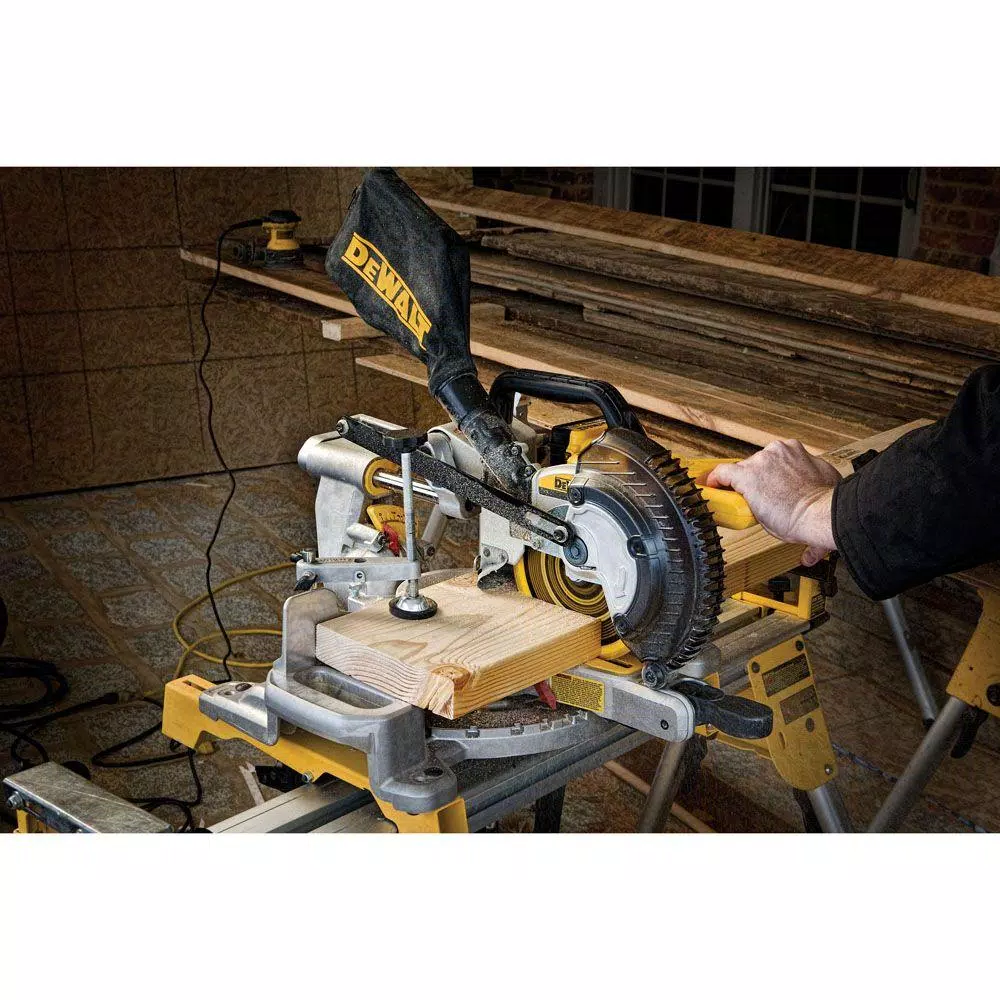 DEWALT 20V MAX Cordless 7-1/4 in. Sliding Compound Miter Saw (Tool-Only)