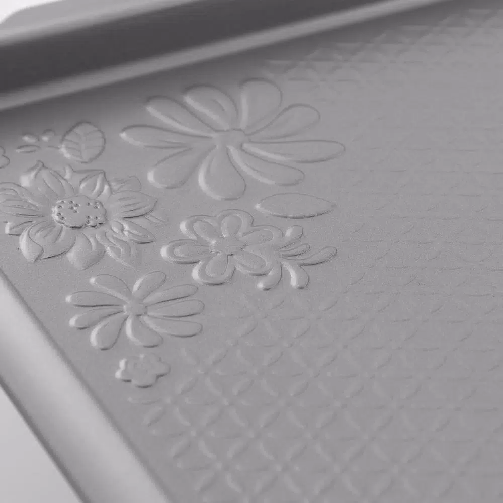 Gibson Home Gibson Country Kitchen 15 in. Embossed Carbon Steel Cookie Sheet, Silver