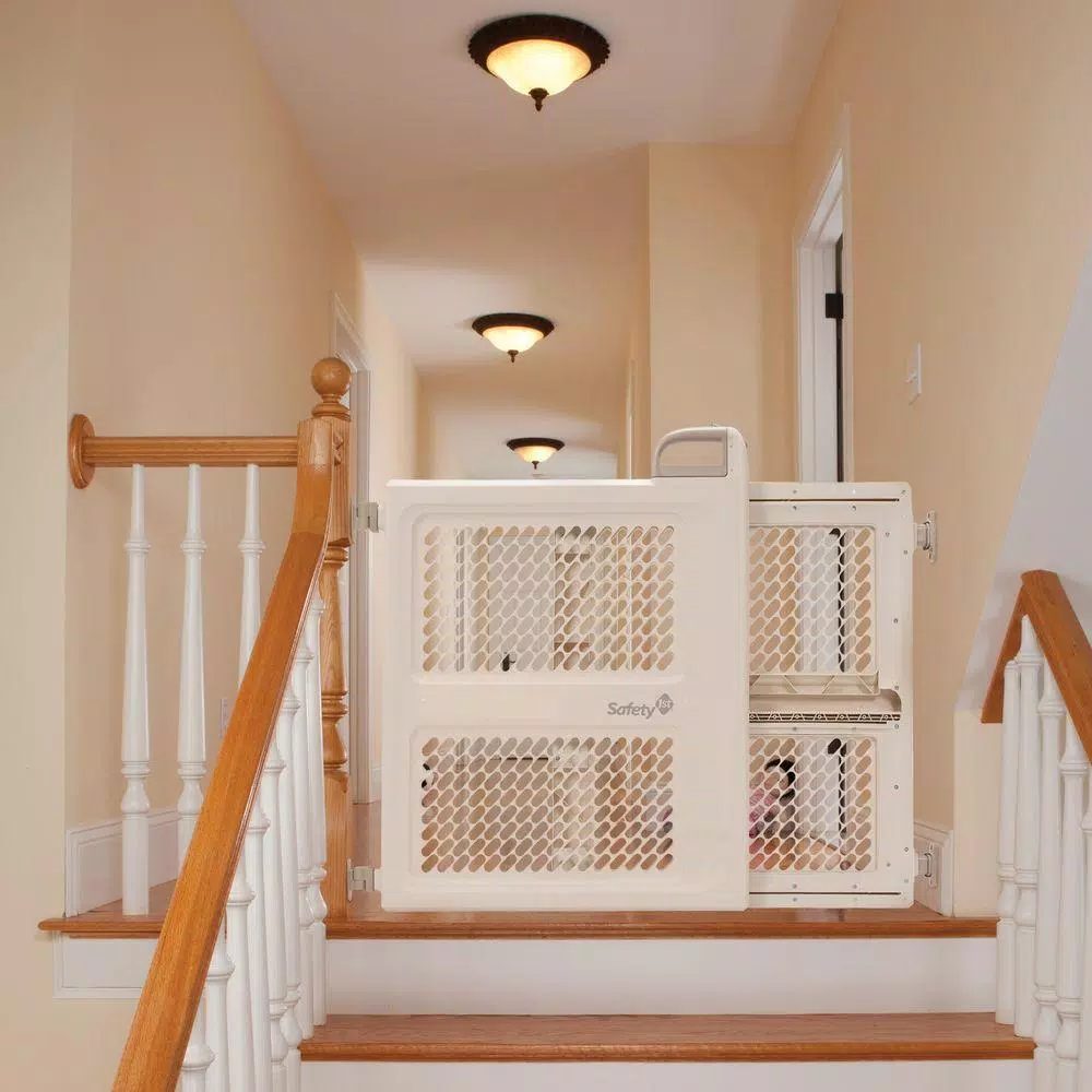 Safety 1st Lift, Lock and Swing Gate - 2-in-1 Hardware and Pressure Mount Security Gate