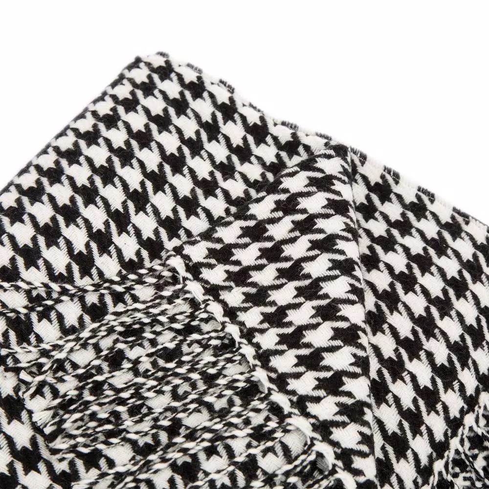 Glitzhome 60 in. Black and White Houndstooth Woven Acrylic Throw Blanket
