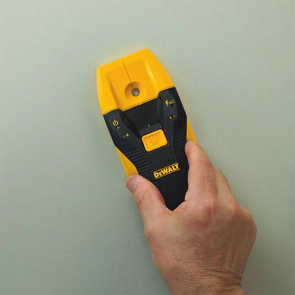 DEWALT 3/4 in. Center Sensor Stud Finder and 20 oz. Hammer Bundle