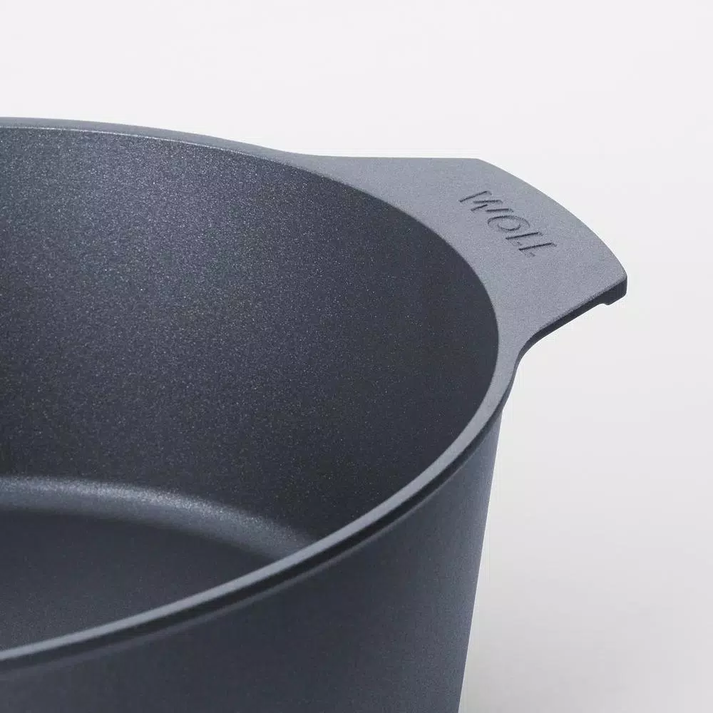 WOLL Diamond LITE 6.3 Qt. Nonstick Induction Oval Roaster with Lid, Aluminum