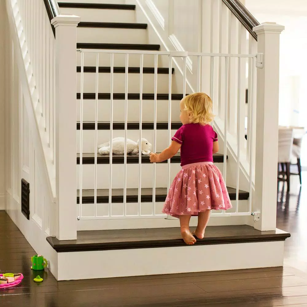 Munchkin Extending XL Baby Safety Gate, Hardware Mounted, 33-56 in. Wide