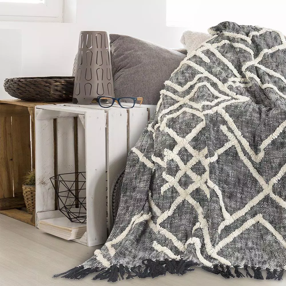 LR Home Contemporary Black and White Geometric Tufted Cotton Throw Blanket