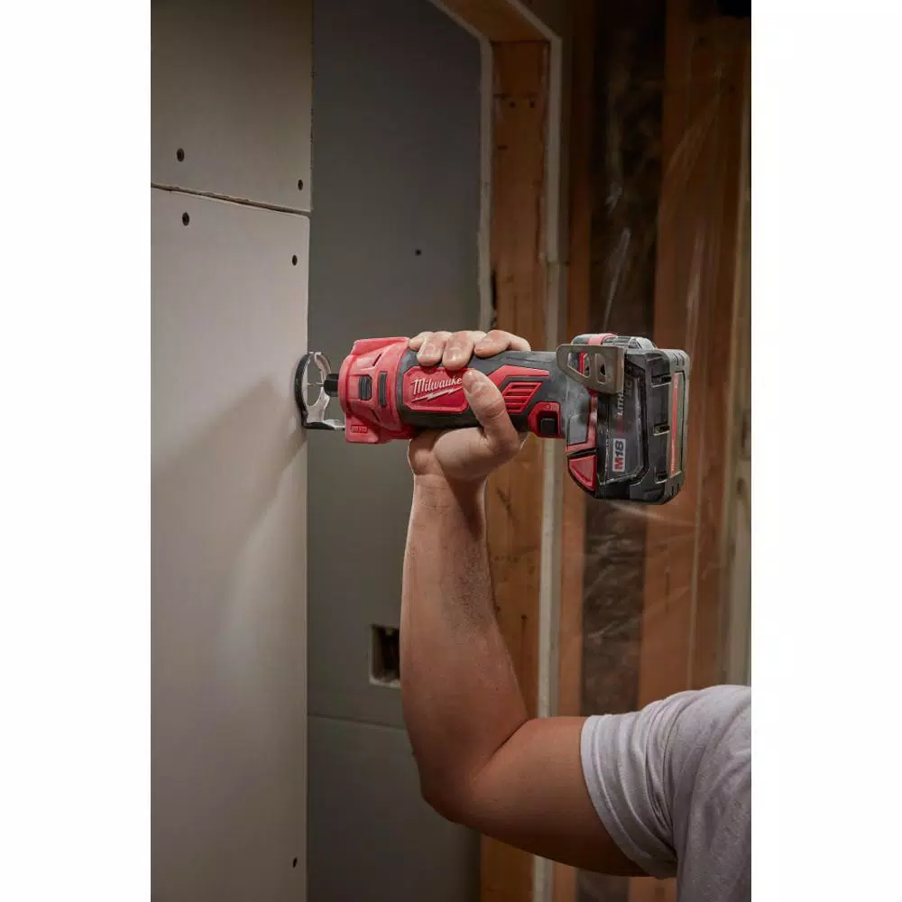 Milwaukee M18 18V Lithium-Ion Cordless Rotary Cut Out Tool Kit with Two 3.0 Ah Batteries, Charger and Bag