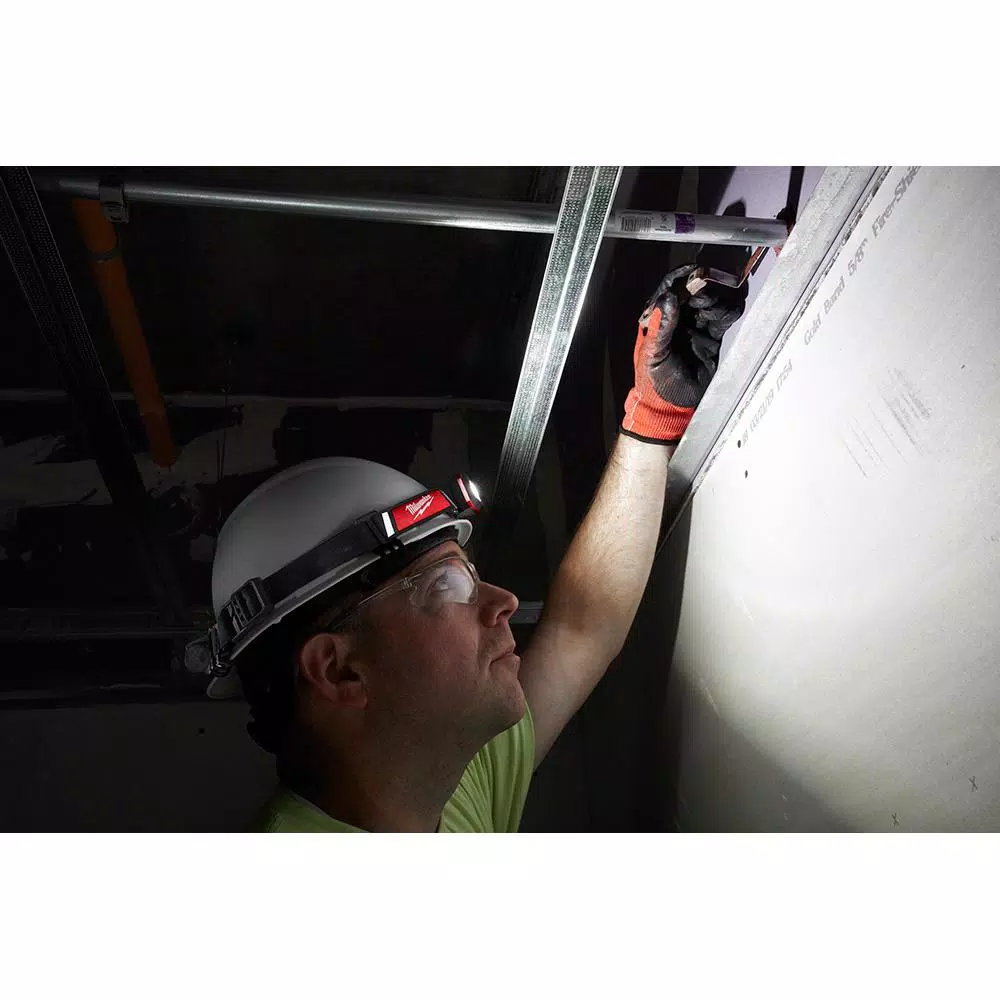 Milwaukee 600 Lumen USB Rechargeable Low-Profile LED Headlamp with BOLT White Type 1 Class C Hard Hat Bundle