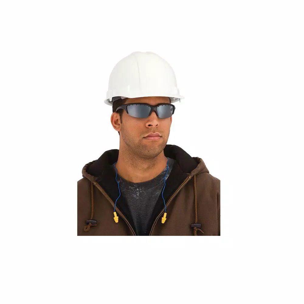 3M White Non-Vented Hard Hat with 4-Point Ratchet Adjustment
