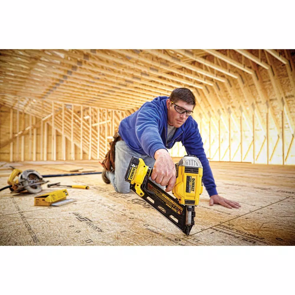 DEWALT 20V MAX XR Brushless 30-Degree Framing Nailer Kit with 4Ah and Bonus 5Ah Battery