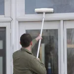 Unger 10 in. Window Washing Starter Kit with Collapsible Pole and Bucket thumbnail 3