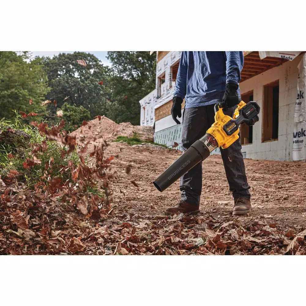 DEWALT 60V MAX FLEXVOLT Brushless 15 in. String Trimmer with Bonus 600 CFM Blower Kit