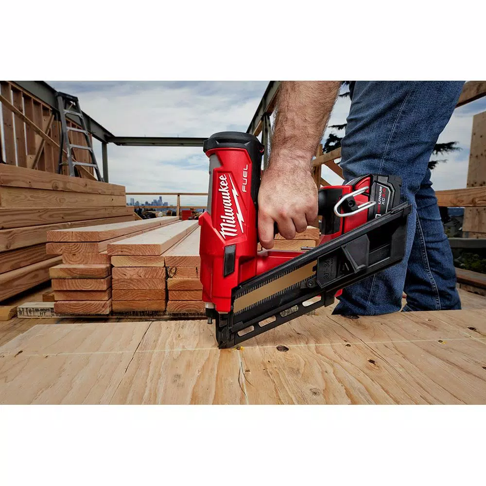 Milwaukee M18 FUEL 3-1/2 in. 30-Degree Cordless Framing Nailer Kit with Performance Safety Glasses
