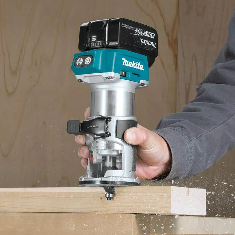Makita 18V LXT Brushless Cordless Compact Router Kit with 5.0 Ah Batteries (XTR01T7)
