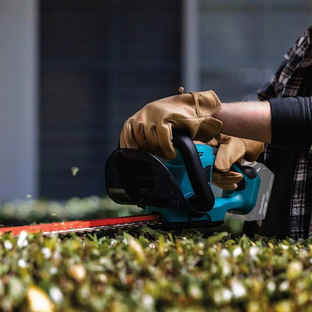 Makita 18V LXT Lithium-Ion Cordless 22 in. Hedge Trimmer (Tool Only)