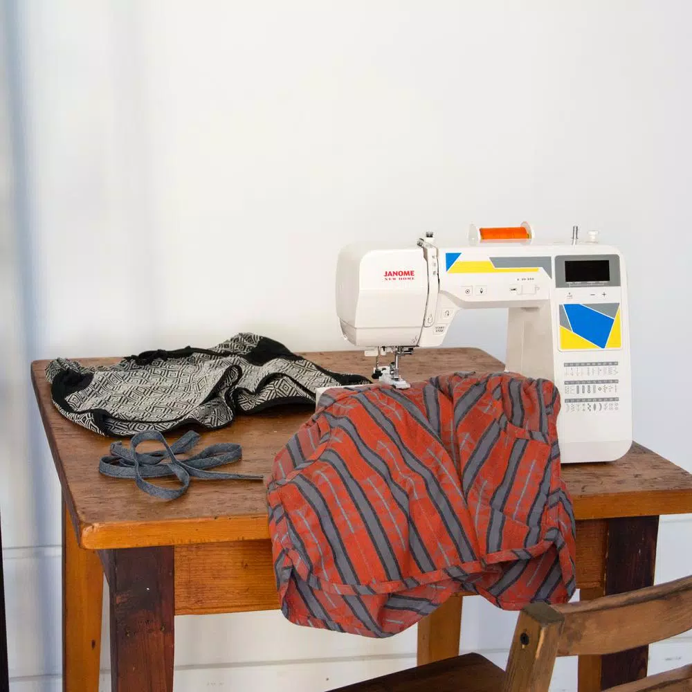 Janome MOD-30 Computerized Sewing Machine with 30 Built-in Stitches