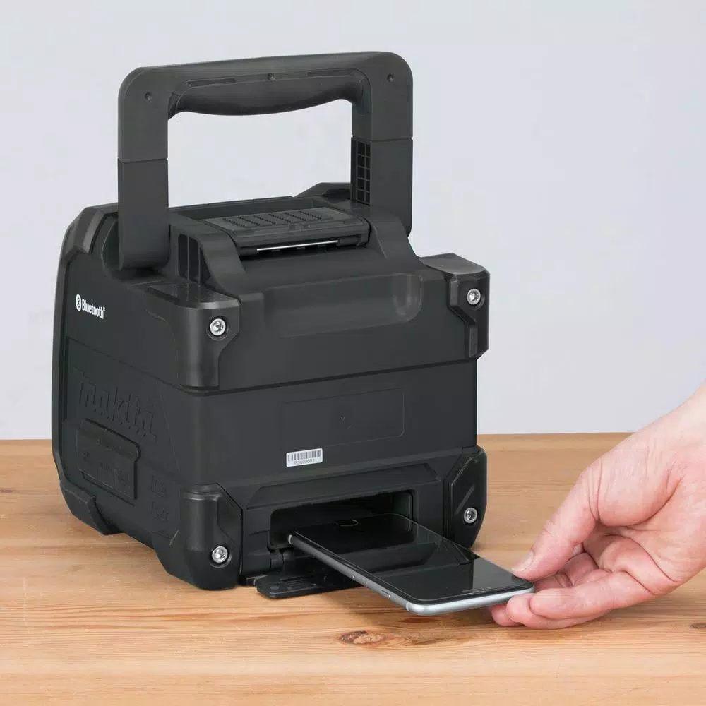 Makita 18V LXT 4.0 Ah Battery and Rapid Optimum Charger Starter Pack with Bonus Bluetooth Job Site Speaker