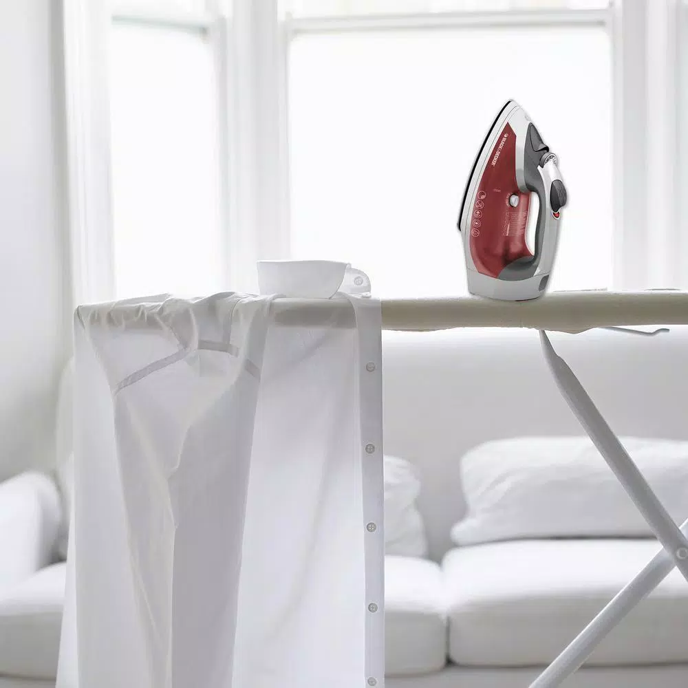 BLACK+DECKER Xpress Steam Iron with Stainless Steel Soleplate and Retractable Cord Reel, Red