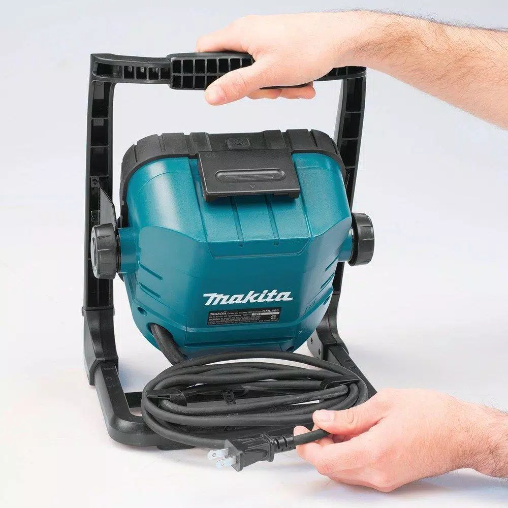 Makita 18V LXT Cordless/Corded LED Flood Light, 750 Lumens, DML805