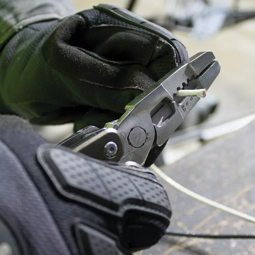 Klein Tools Electrician's Multi-Tool with 7-in-1 Functions and Drop Point Knife