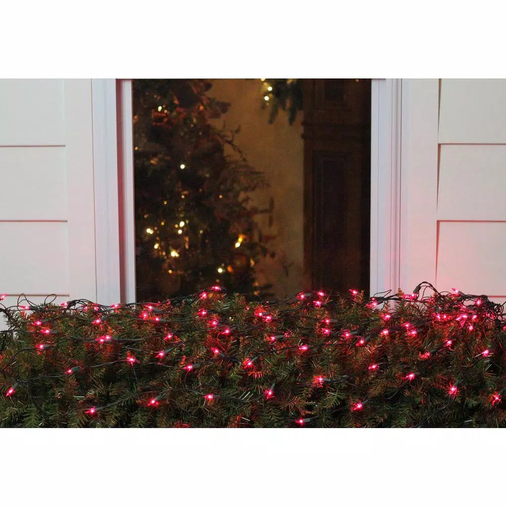 Northlight 4 ft. x 6 ft. Pink Mini Net Style Christmas Lights with Green Wire, 150 Bulbs