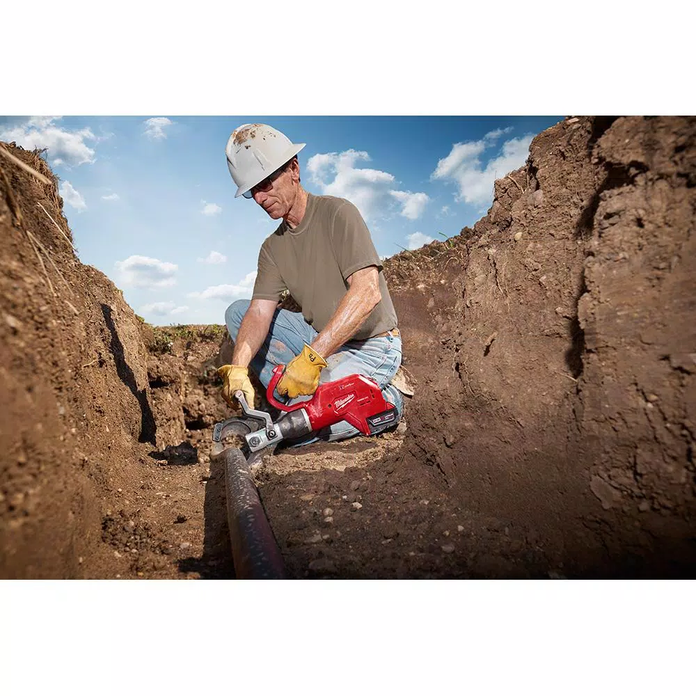Milwaukee M18 FORCE LOGIC 3 in. Underground Cable Cutter Kit with 5.0 Ah Battery and Charger