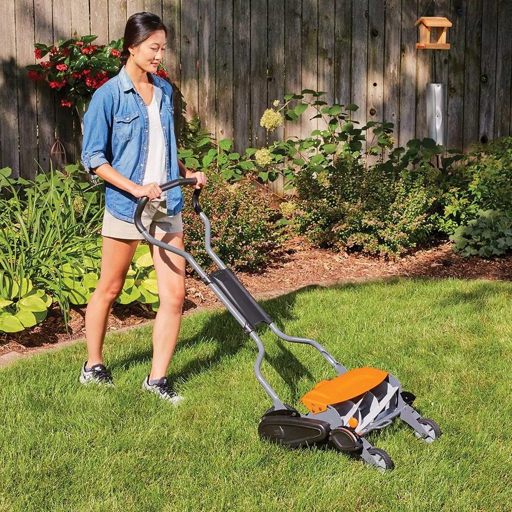 Fiskars StaySharp Max 18 in. Manual Push Reel Mower, InertiaDrive Technology