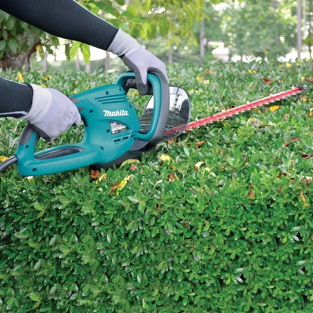 Makita 22 in. 4.8 Amp Corded Electric Hedge Trimmer, UH5570