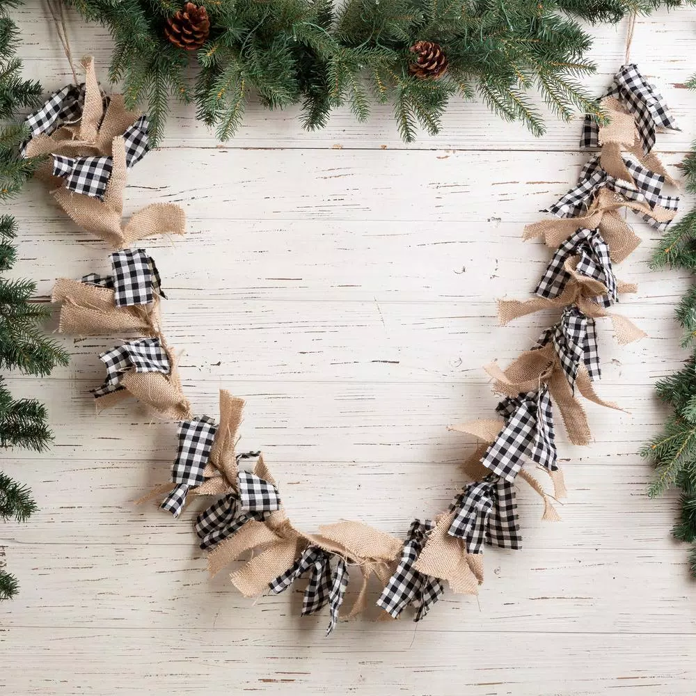 Glitzhome 6 ft. Black and White Plaid Fabric and Linen Christmas Garland