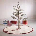 Glitzhome 52 in. White Knitted Chenille Christmas Tree Skirt with Red Trim and Pompoms thumbnail 6