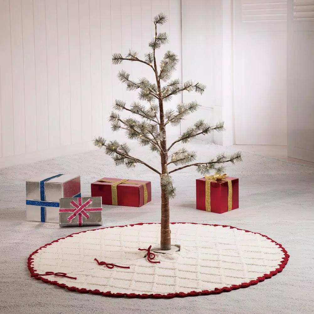 Glitzhome 52 in. White Knitted Chenille Christmas Tree Skirt with Red Trim and Pompoms