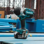 Makita 18V LXT Brushless 3/4 in. Square Drive High Torque Impact Wrench Kit with (2) 5.0Ah Batteries & Bag thumbnail 6