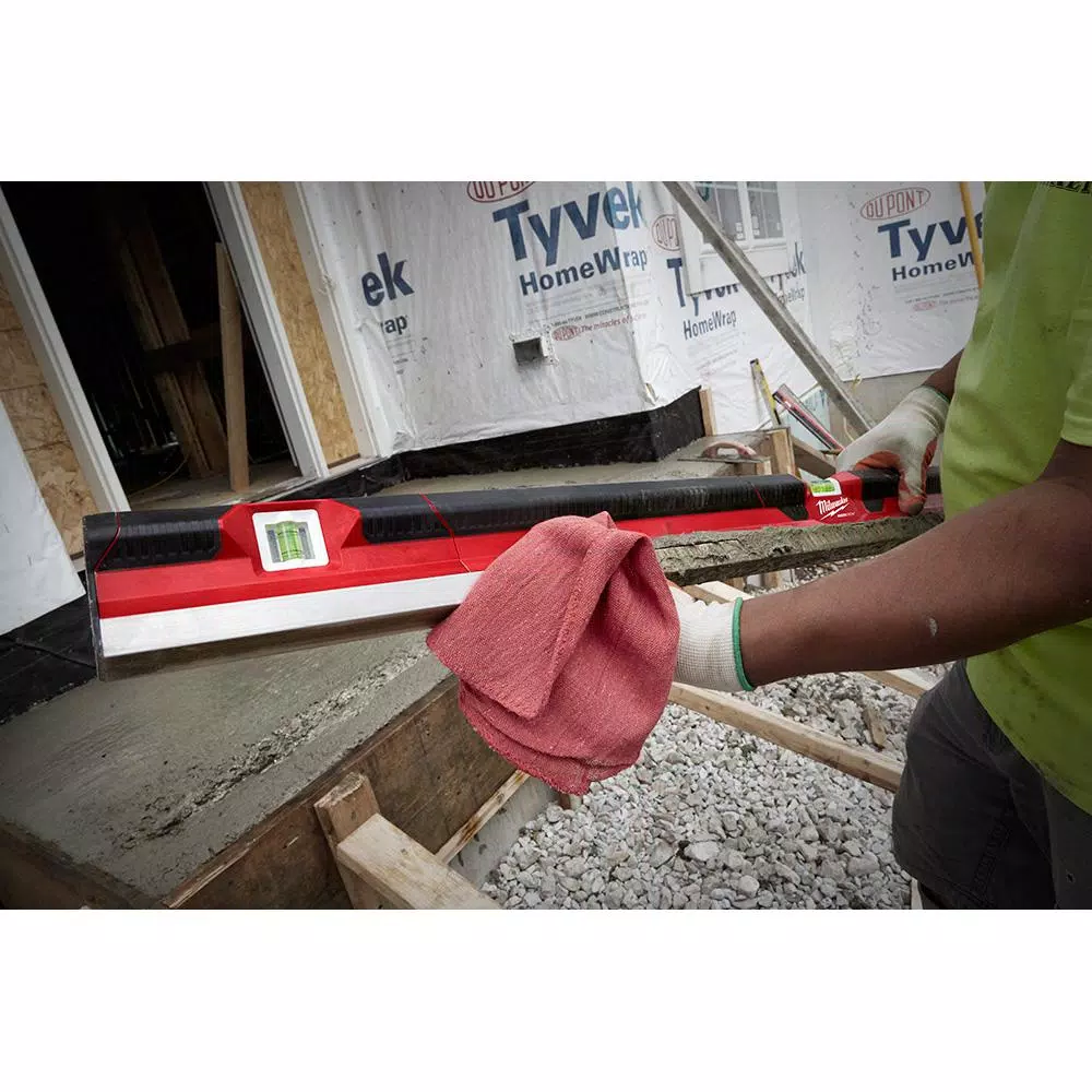 Milwaukee 48 in. Concrete Screed Level with 150 ft. Extra Bold Large Capacity Chalk Reel