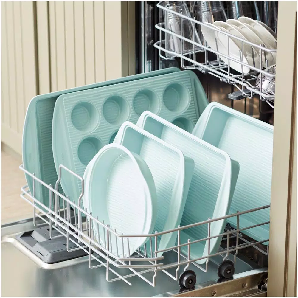 Wilton Texturra Performance 7-Piece Non-Stick Textured Bakeware Set, Blue