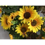 Glitzhome 24 in. Artificial Sunflower Wreath with Greenery and Grapevine Base thumbnail 5