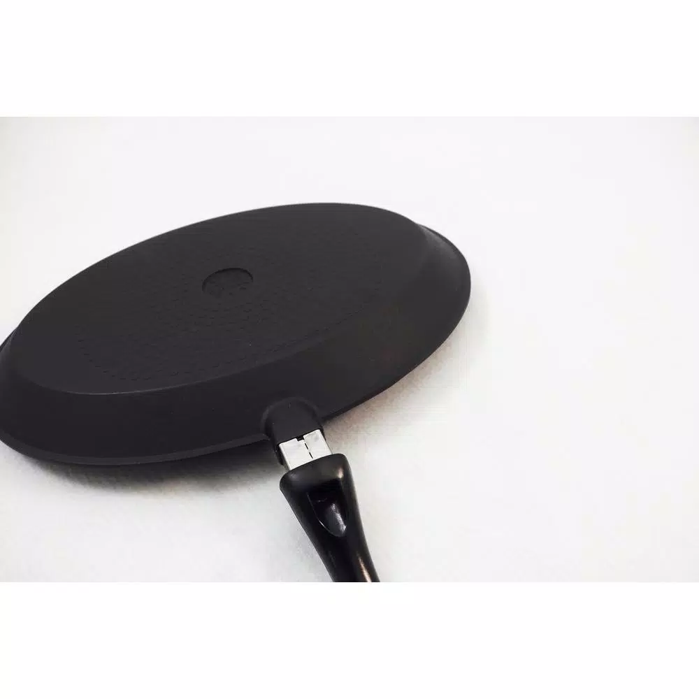 ExcelSteel 11 in. Cast Aluminum Nonstick Oval Frying Pan, Black