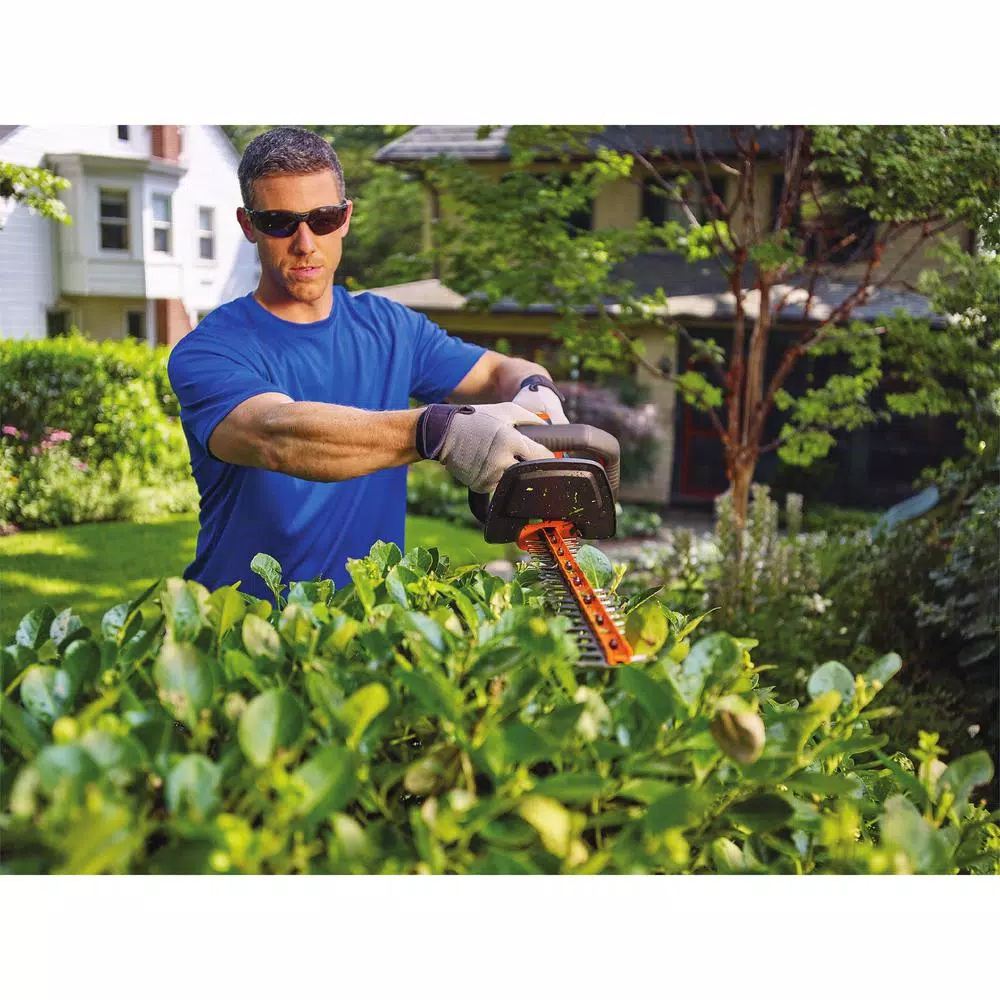 BLACK+DECKER 20V MAX Cordless POWERCUT Hedge Trimmer with 1.5Ah SMARTECH Battery and Charger, 22 in.