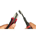 Milwaukee 18 mm Snap-Off Utility Knife with Metal Lock and Micro Carbide Blade thumbnail 5
