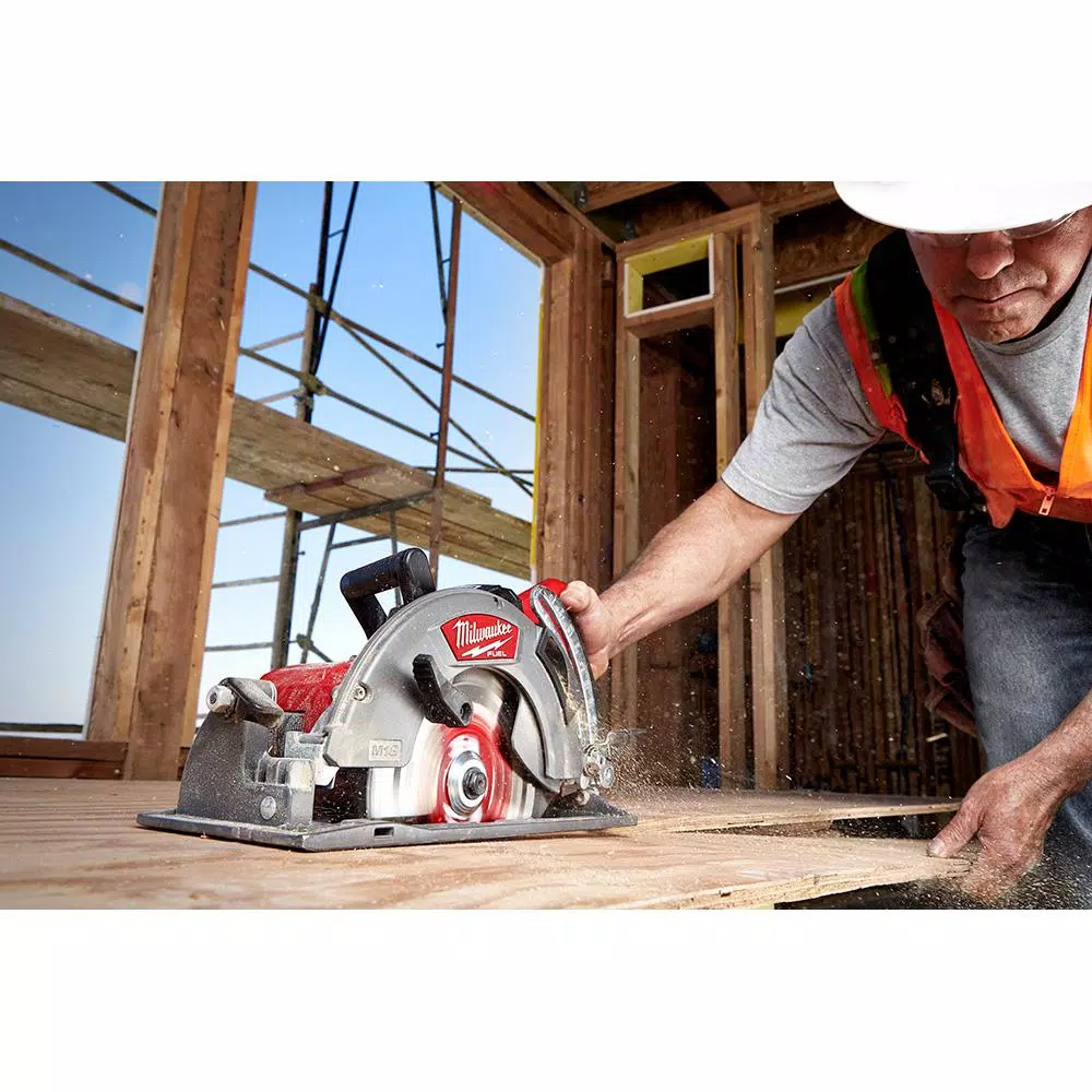 Milwaukee M18 FUEL 7-1/4 in. Rear Handle Circular Saw (Tool-Only)