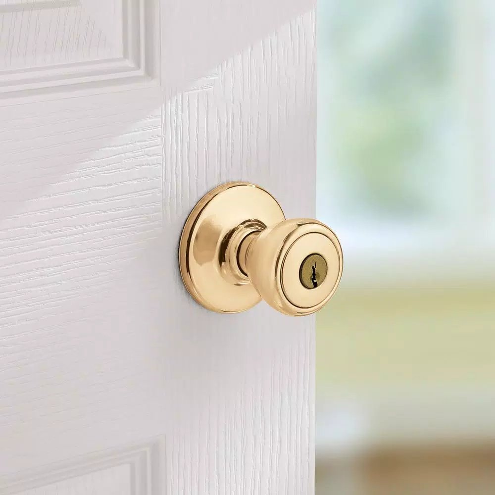 Kwikset Tylo Polished Brass Keyed Entry Door Knob
