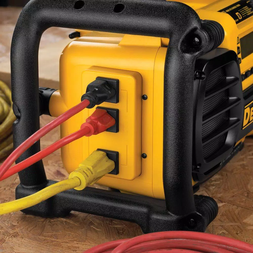 DEWALT 7.2V - 18V Heavy-Duty Worksite Radio and Charger