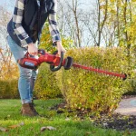 Toro 60V Flex-Force 24 in. Cordless Hedge Trimmer with 2.5 Ah Battery and Charger thumbnail 5