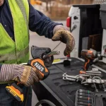 Klein Tools Battery-Operated EHS Closed-Jaw Cable Cutter with Two 2 Ah Batteries and Charger thumbnail 3