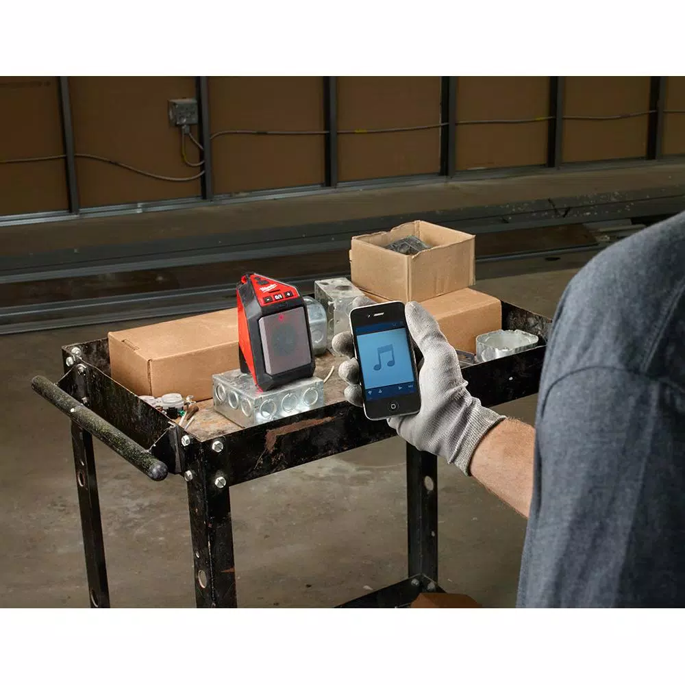 Milwaukee M12 ROVER 1000 Lumen LED Compact Flood Light & Bluetooth Jobsite Speaker Kit with 3.0 Ah Battery