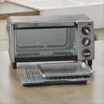 BLACK+DECKER 4-Slice Stainless Steel Convection Toaster Oven with EvenToast Technology thumbnail 6